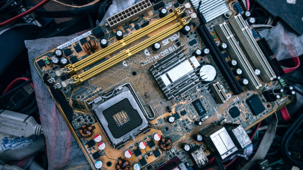 Parts of motherboard in hindi